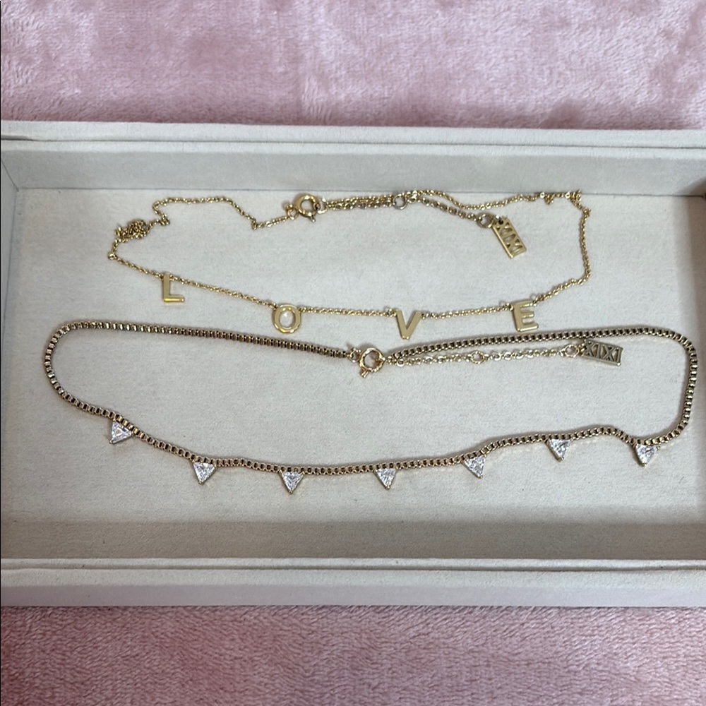 XIXI Gold Love Necklace Set